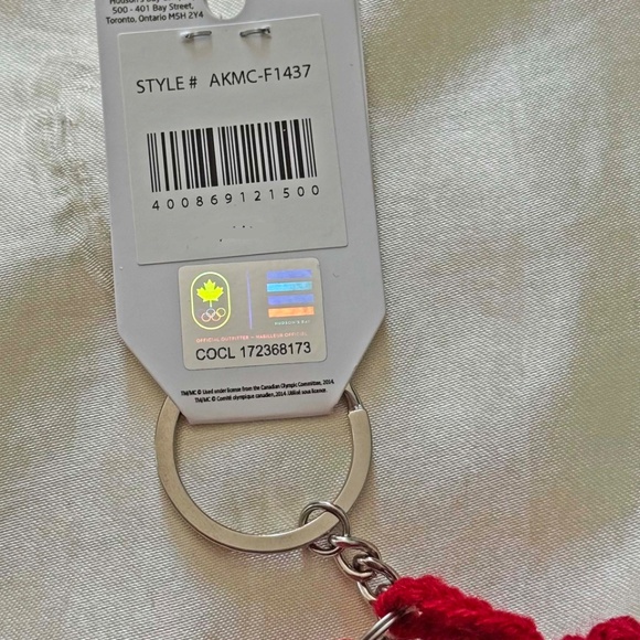 OLYMPICS OFFICIAL KEY CHAIN, ADORABLE MINIATURE MITTENS, ADULT DESIGN, 2012 CDN - Picture 2 of 4